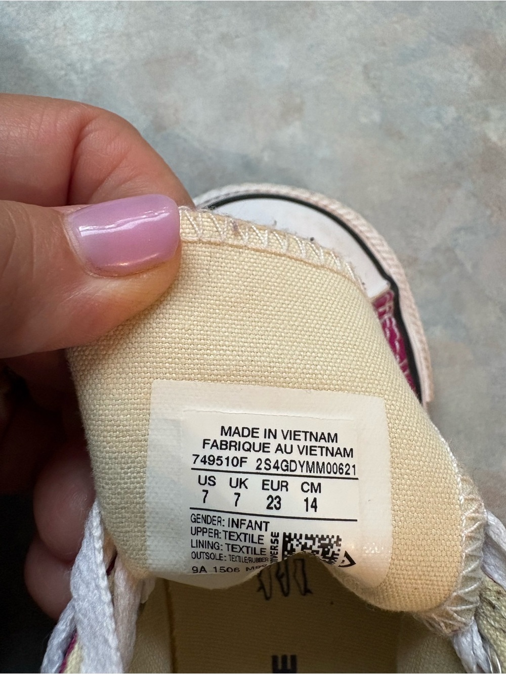 Converse size 7C Kids' High-Top Sneakers in Magenta and White - Picture 9 of 9